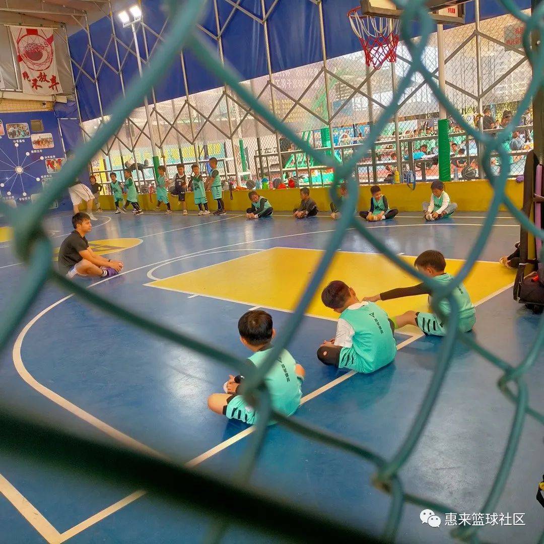 德赢体育app官方下载地址-中国篮球训练营吸引大量青少年参与