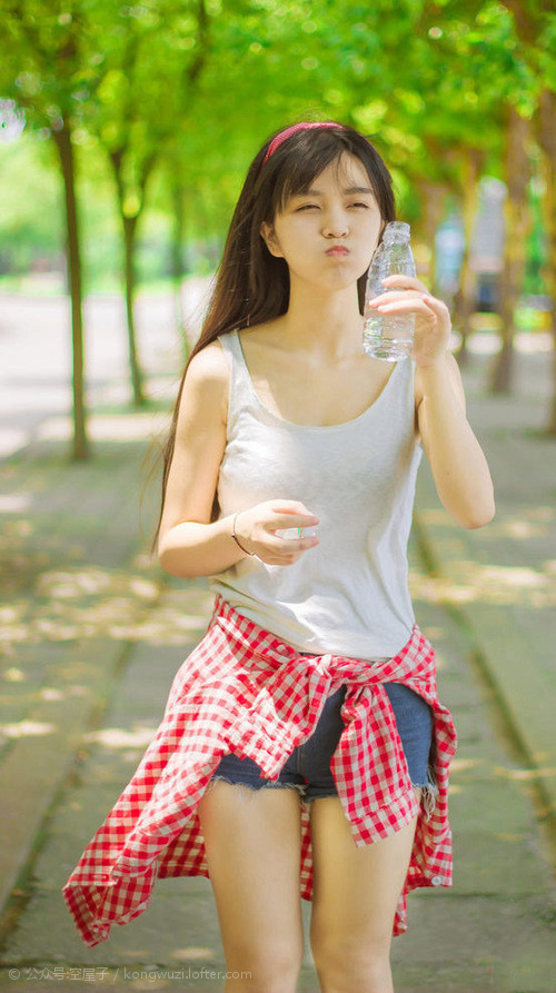 哥伦比亚女足在巴黎奥运会上获得银牌，成就辉煌，哥伦比亚足球美女