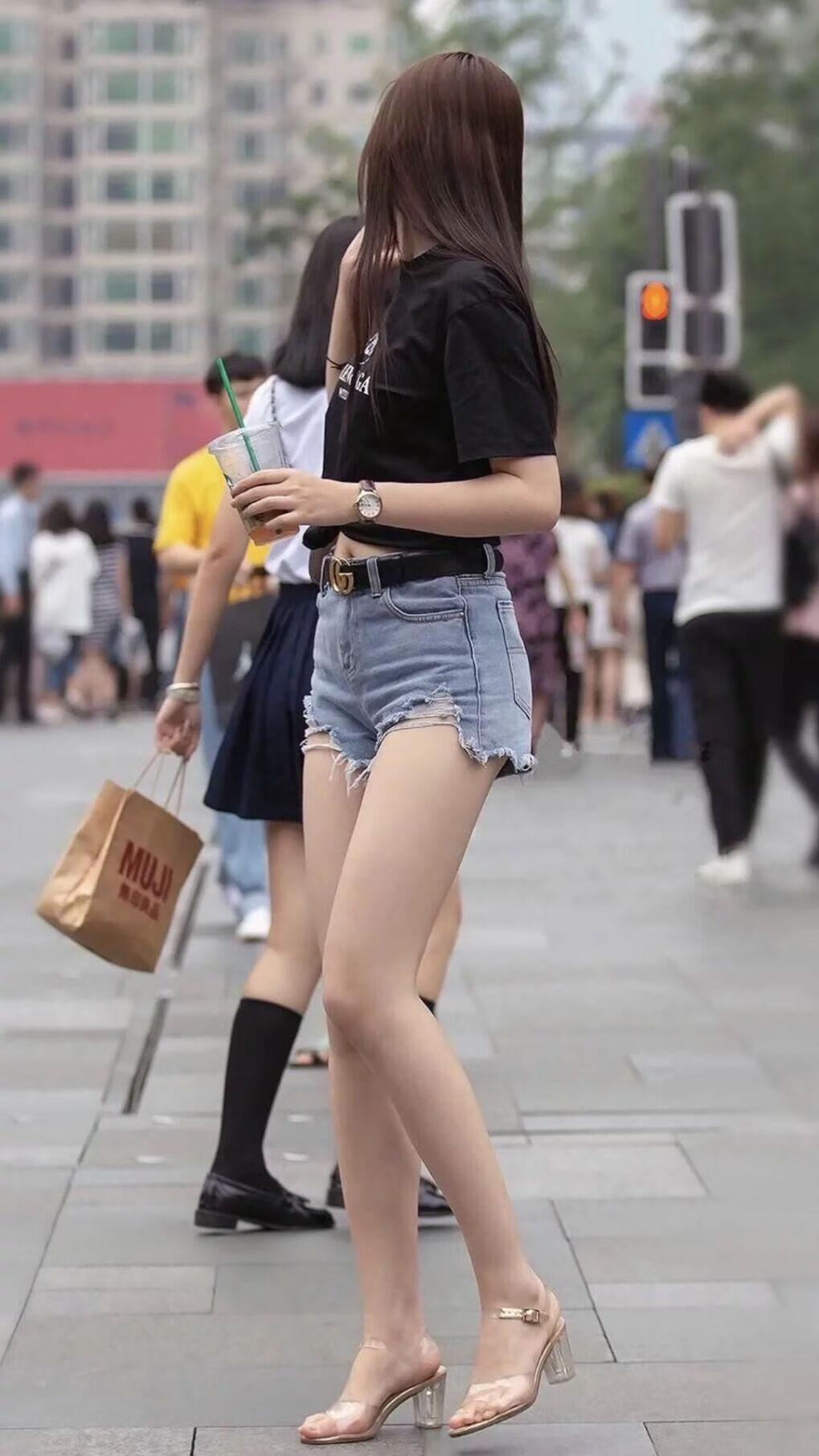 里昂主帅接受访谈，剖析战术布局与策略调整，里昂著名球员