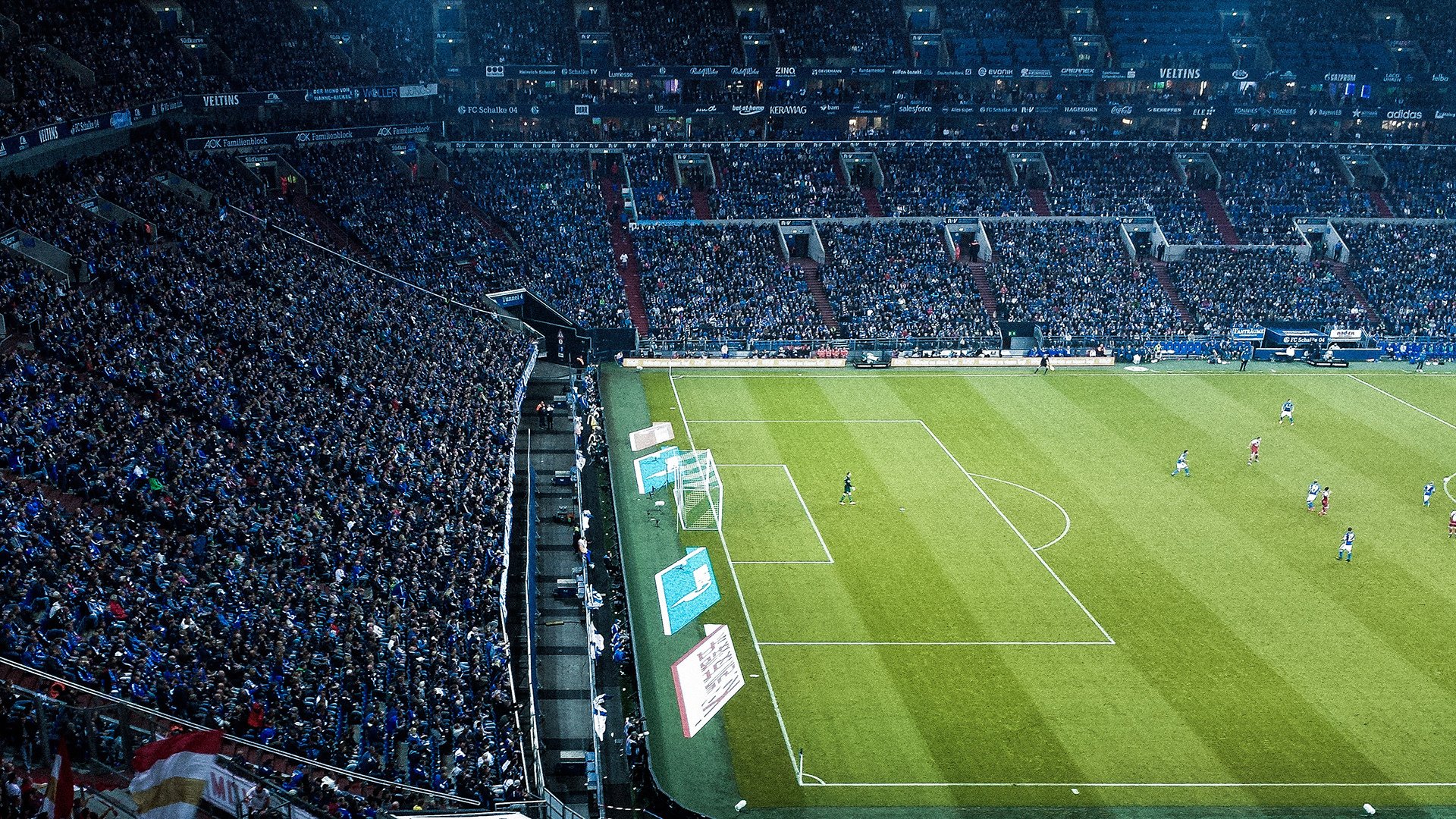 著名球员开设足球训练营,传授技巧经验,足球职业球员训练